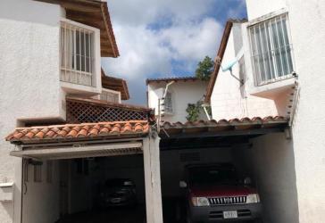 Imagen de casa en venta en lomas de alto prado de 2 niveles