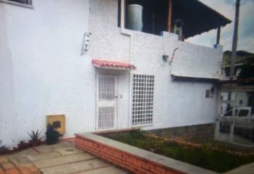 Imagen de casa en venta en montalbán i de 2 niveles